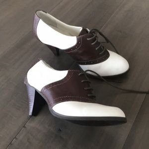 Vintage Bass women’s high heeled saddle shoes